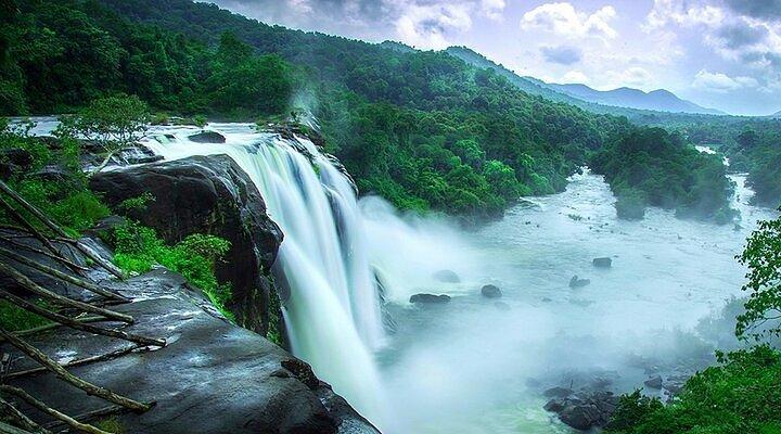 Kerala Waterfalls & Backwaters – Kochi – Athirappilly – Kumarakom – Alleppey
